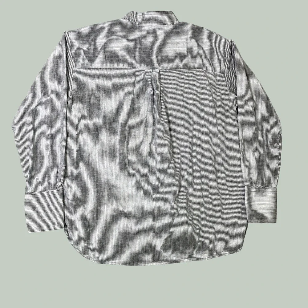 Banana Republic minimalist coastal
